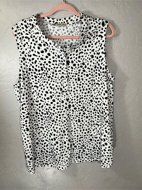 J&J Studio Animal Print Sleeveless Blouse in Black & White